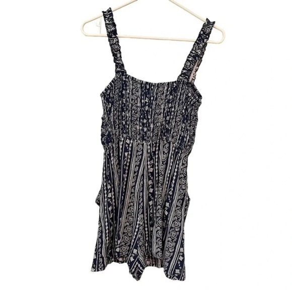 🔹5/$25🔹‎ Lily Rose Juniors Blue and White Smocked Sleeveless Romper. Medium - Picture 7 of 10